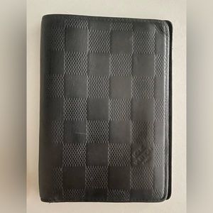 Authentic Louis vuitton damier inifini passport onyx